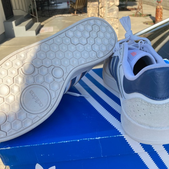 Adidas - Picture 8 of 10